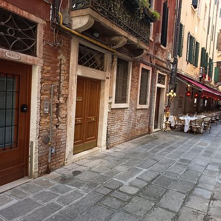 Ca Del Gambero Canal View Venice Exterior photo