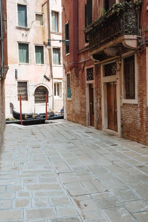 Ca Del Gambero Canal View Venice Exterior photo