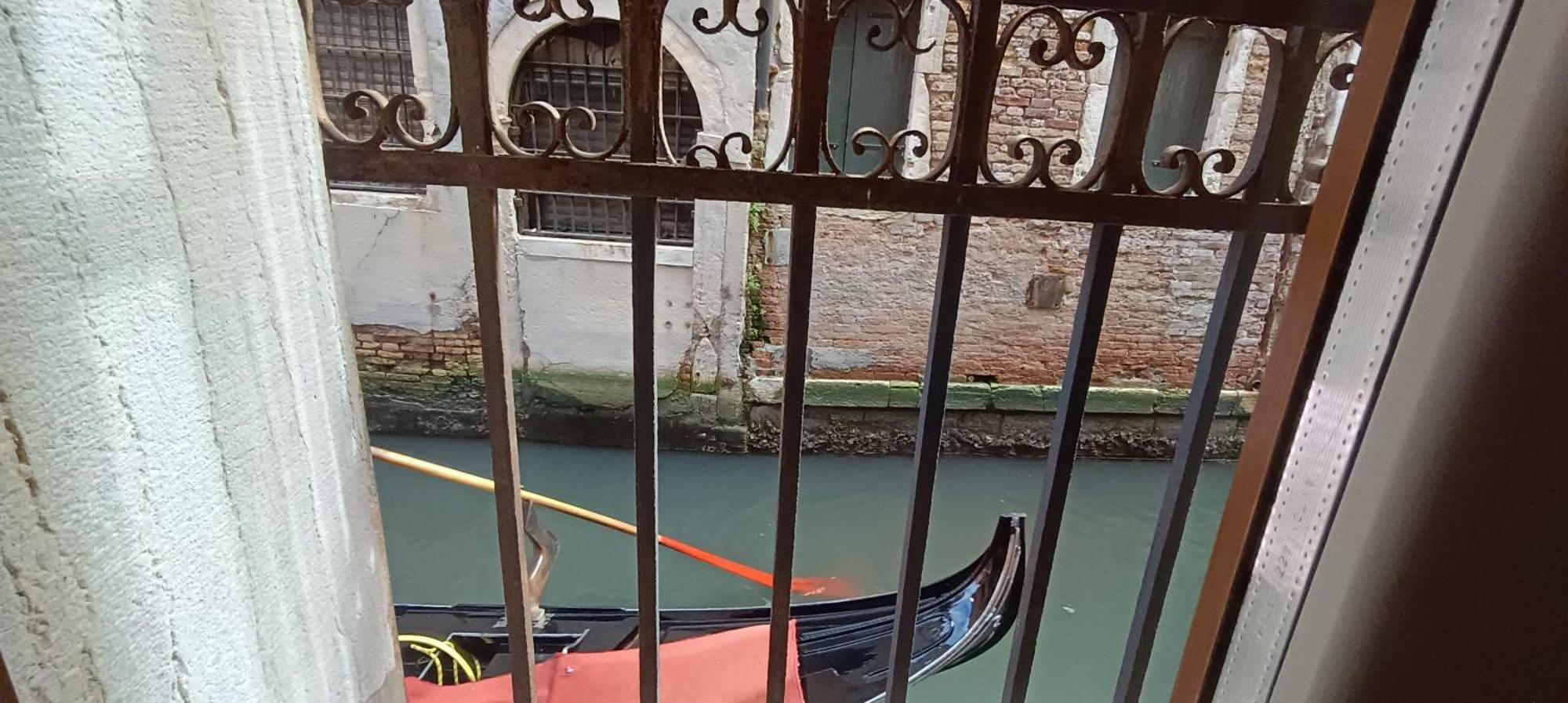 Ca Del Gambero Canal View Venice Exterior photo